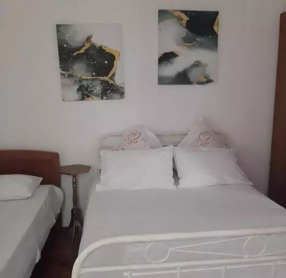 تختخواب و صبحانه Vrenjo Guesthouse
