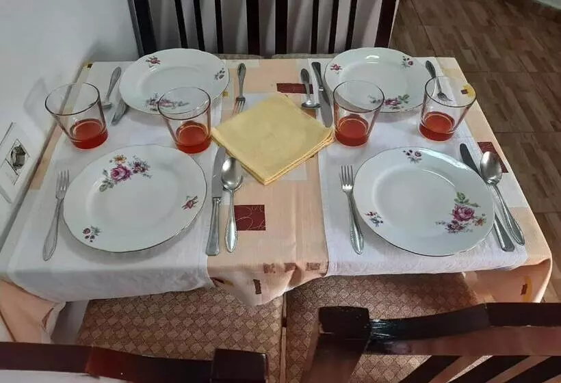 تختخواب و صبحانه Vrenjo Guesthouse