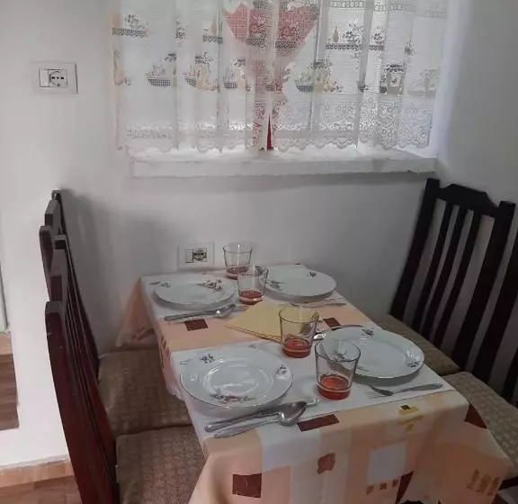 تختخواب و صبحانه Vrenjo Guesthouse