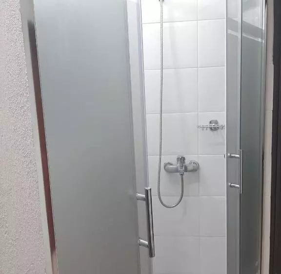 تختخواب و صبحانه Vrenjo Guesthouse