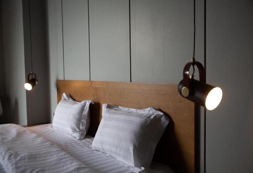 Eleven Hotel And Hall