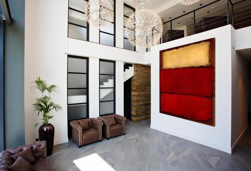 Eleven Hotel And Hall