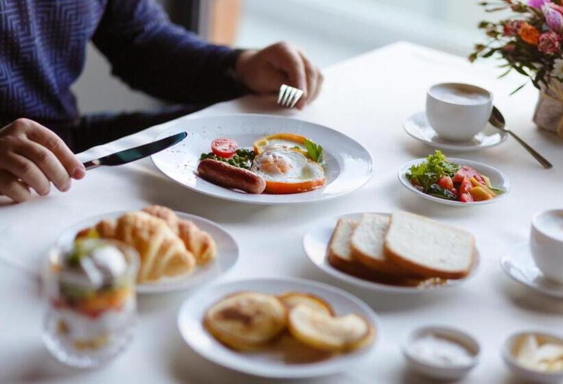 Eleven Hotel And Hall