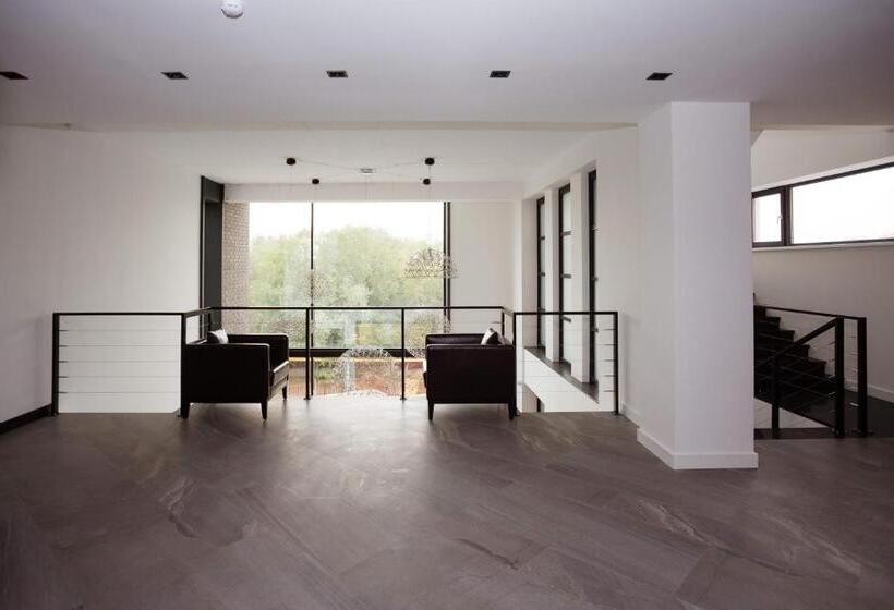 Eleven Hotel And Hall