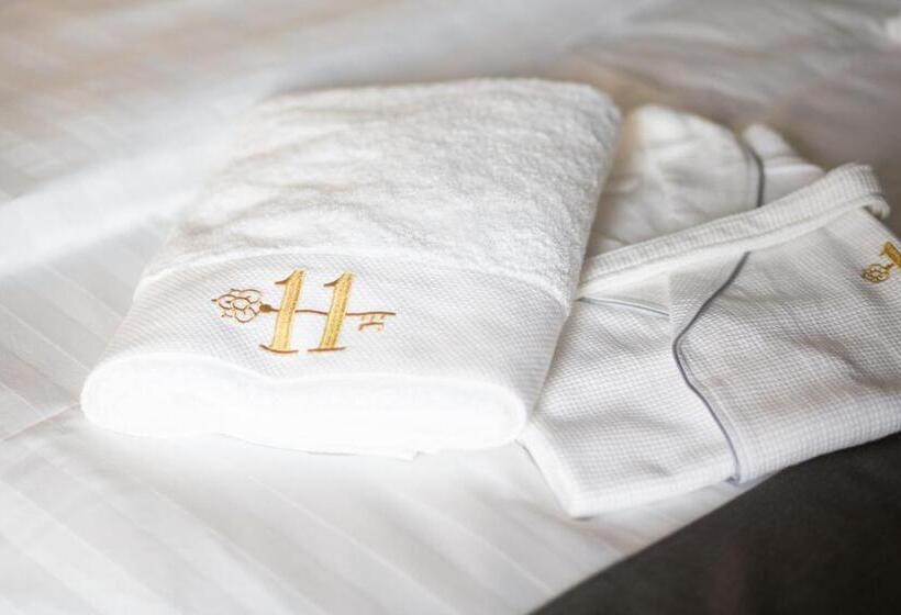 Eleven Hotel And Hall