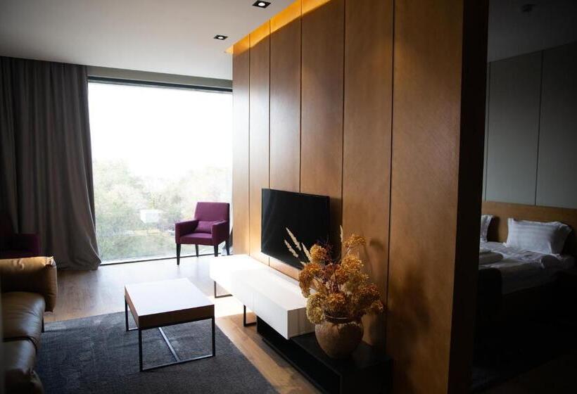 Eleven Hotel And Hall