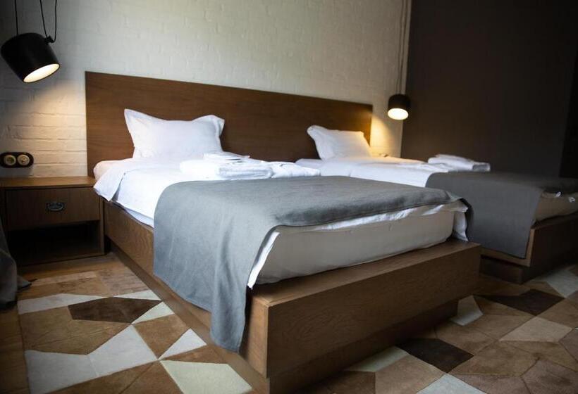 Eleven Hotel And Hall