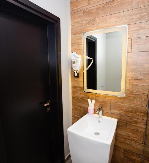 Eleven Hotel And Hall