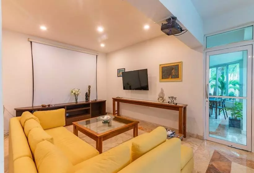 Hotelli Villa Palmeras