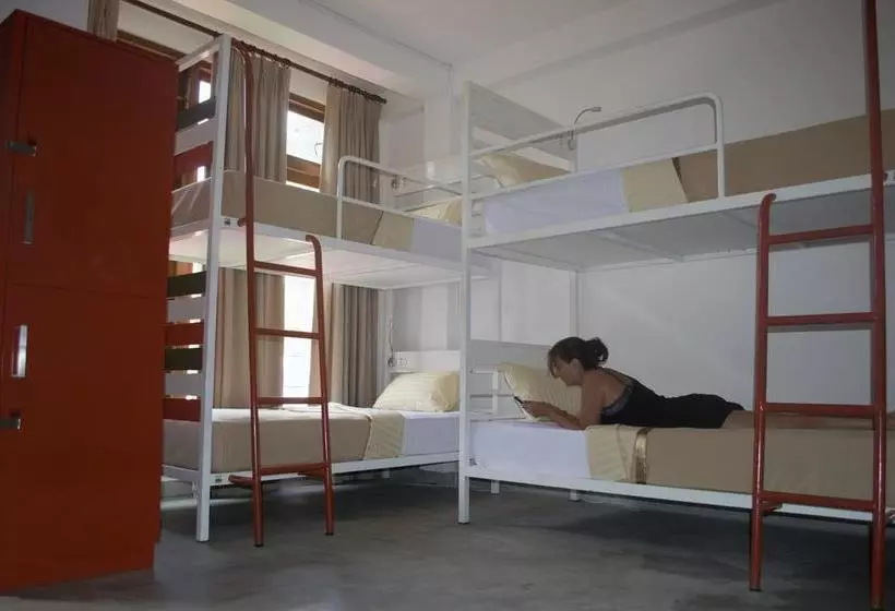 Hangover Hostels Ella