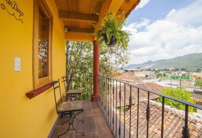 فندق Adobe & Teja