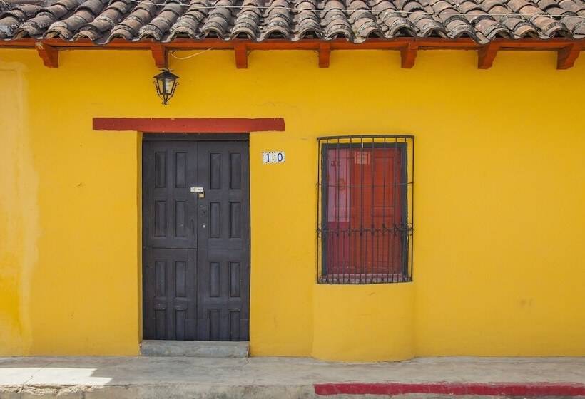 فندق Adobe & Teja