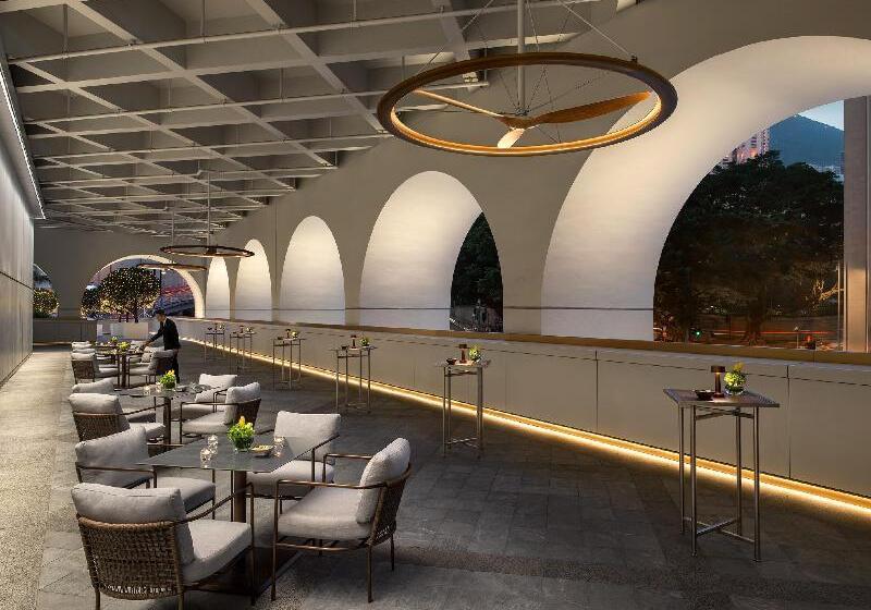 هتل The Murray, Hong Kong, A Niccolo