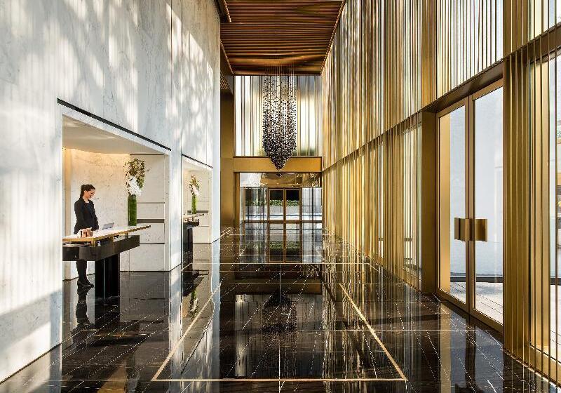 هتل The Murray, Hong Kong, A Niccolo