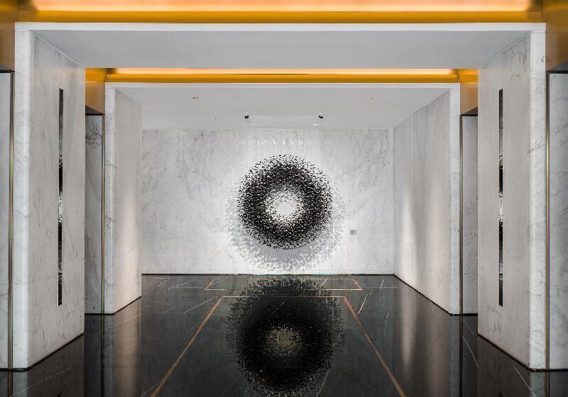 هتل The Murray, Hong Kong, A Niccolo