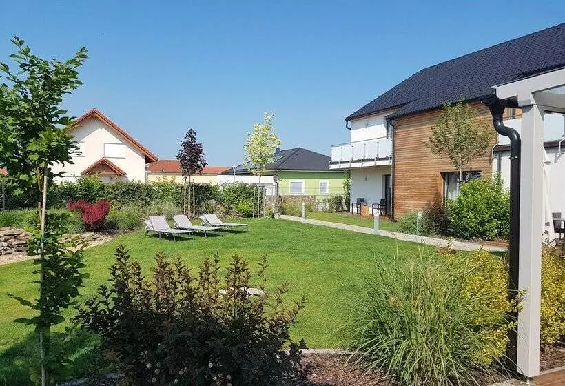 Aamiaismajoitus (B&B) Pension Laa Natura