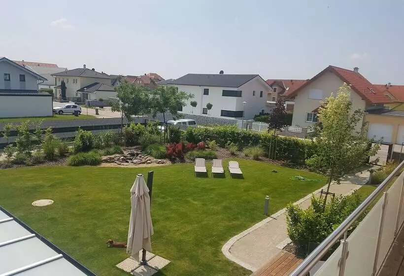 Aamiaismajoitus (B&B) Pension Laa Natura