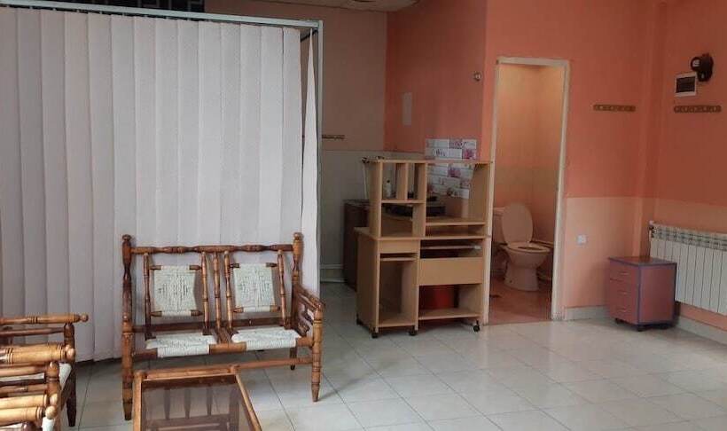 هتل Full House Hostel