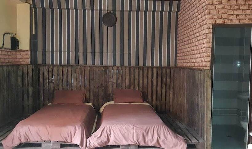 هتل Full House Hostel