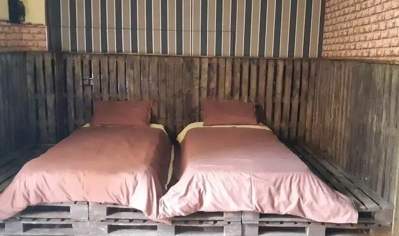 هتل Full House Hostel