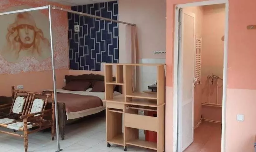 هتل Full House Hostel