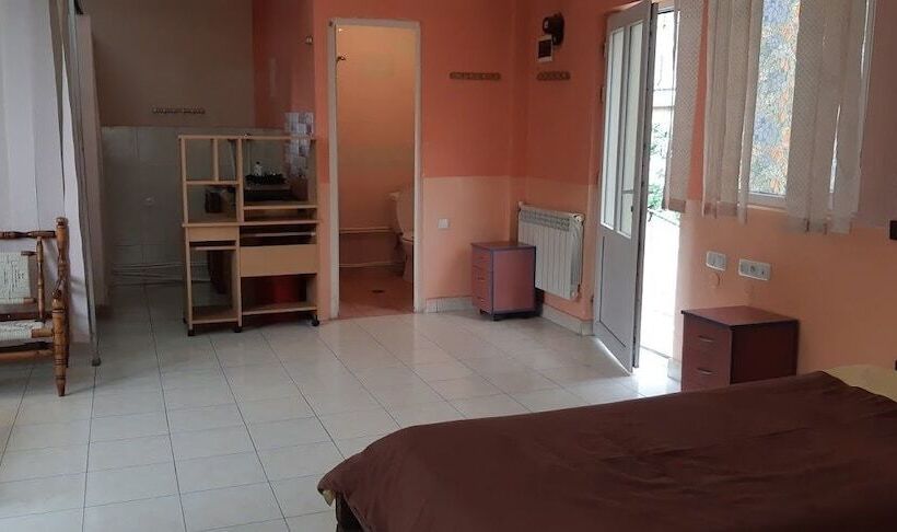 هتل Full House Hostel