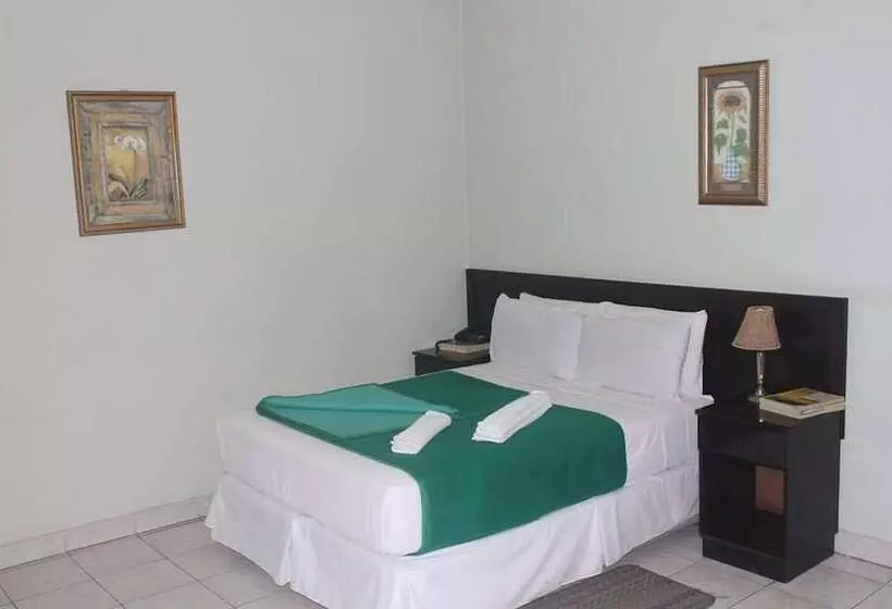 هتل The Nest Lodge