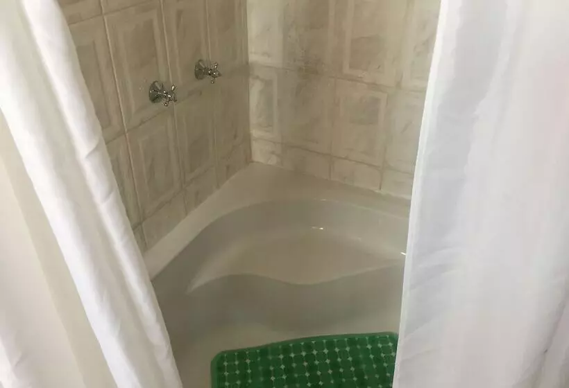 هتل The Nest Lodge