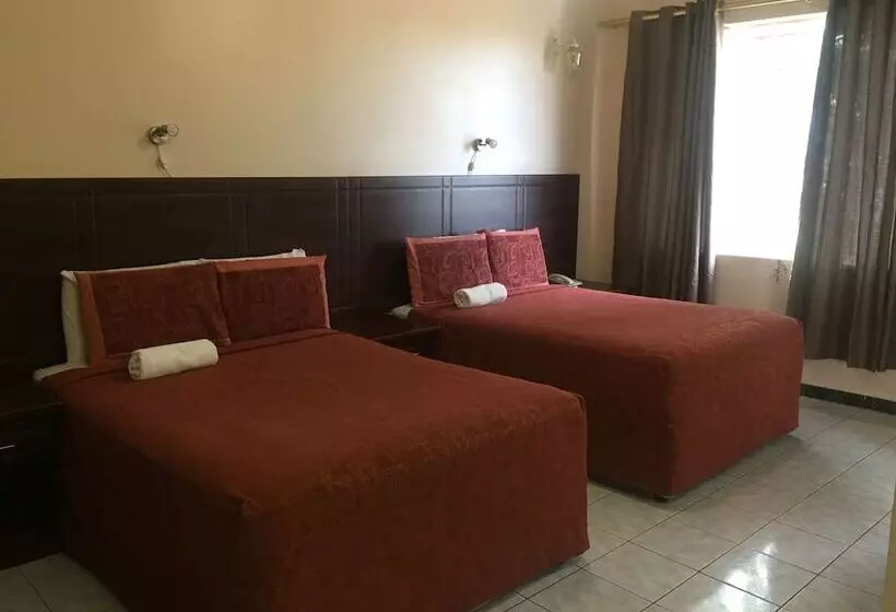 هتل The Nest Lodge