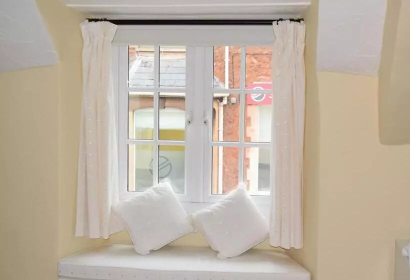 ベッドアンドブレックファースト The Old Bookshop