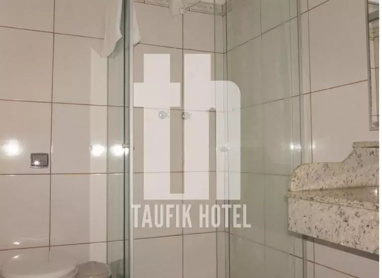 ホテル Taufik