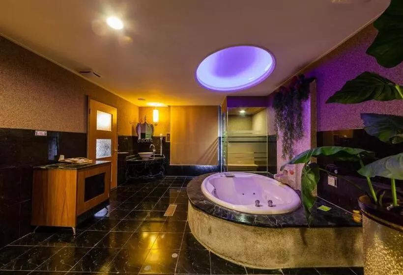 Lestar Motel