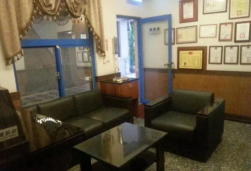 Lestar Motel