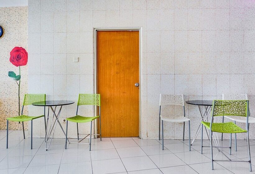 Мотель Spot On 2214 Wisma Jampea