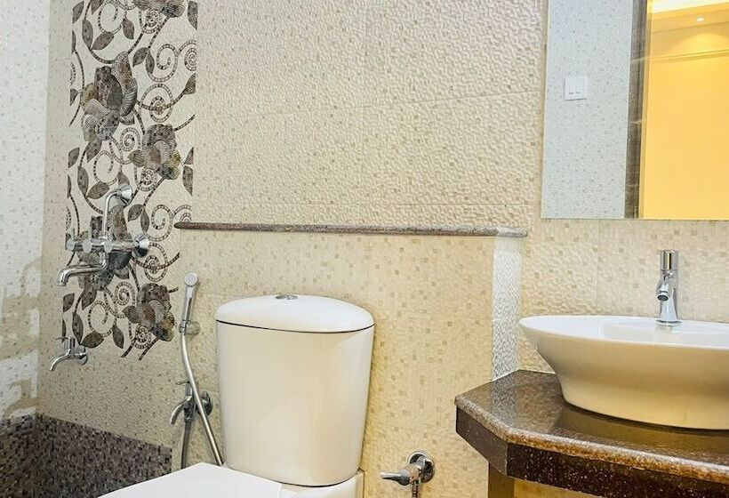 אתר נופש Monarch Suites