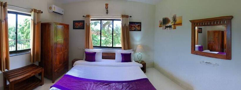 אתר נופש Monarch Suites