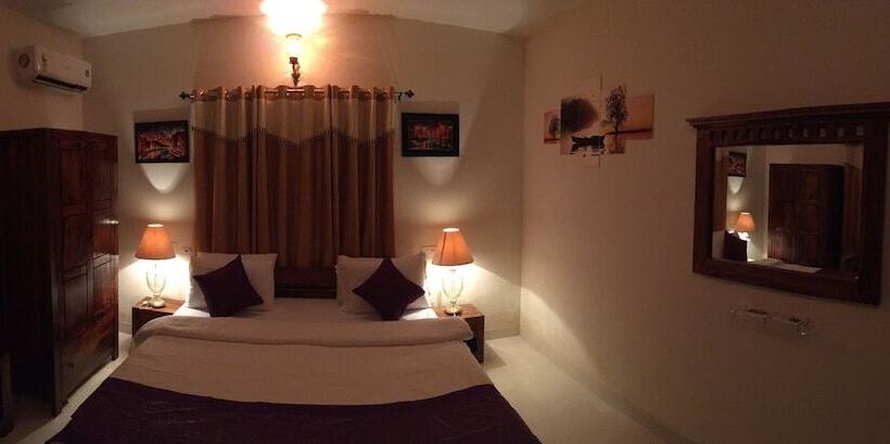 אתר נופש Monarch Suites