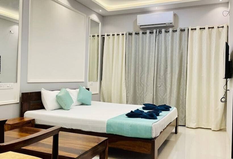 אתר נופש Monarch Suites