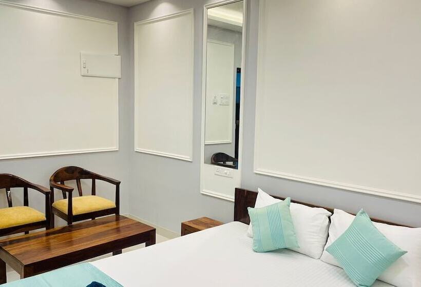 אתר נופש Monarch Suites