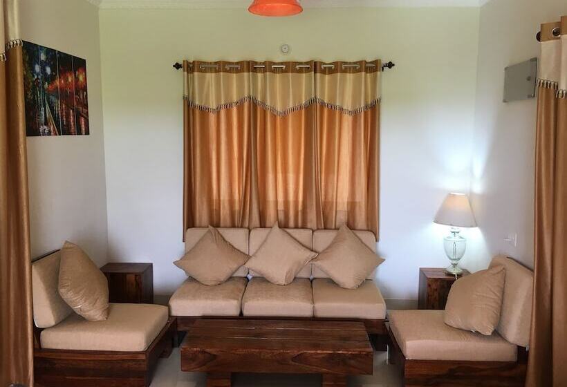 אתר נופש Monarch Suites