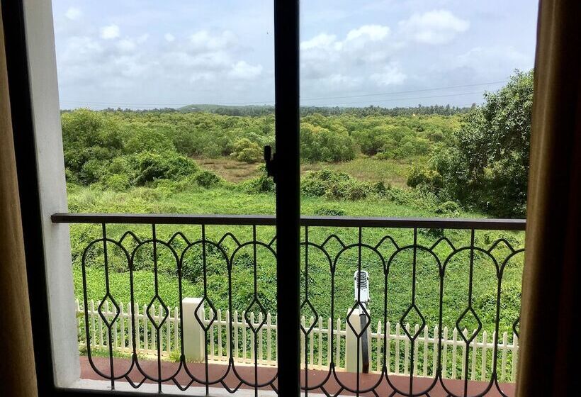 אתר נופש Monarch Suites