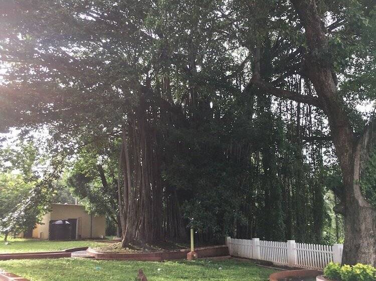 אתר נופש Monarch Suites