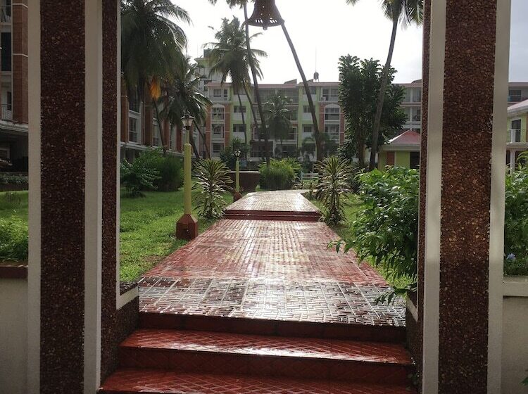 אתר נופש Monarch Suites