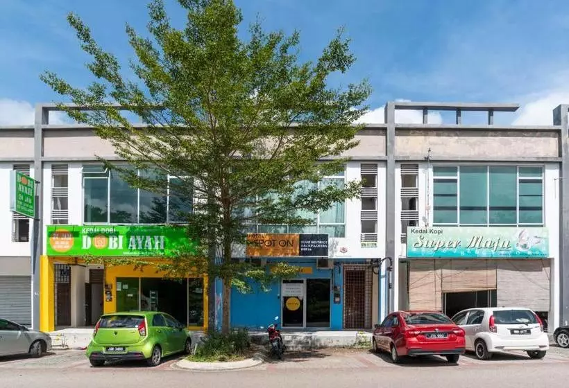 Retkeilymaja Spot On 89834 Blue District Backpackers