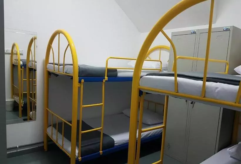 Retkeilymaja Spot On 89834 Blue District Backpackers