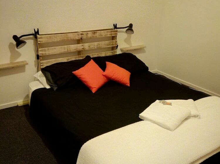 Hostel The Bouncing Lamb Backpackers