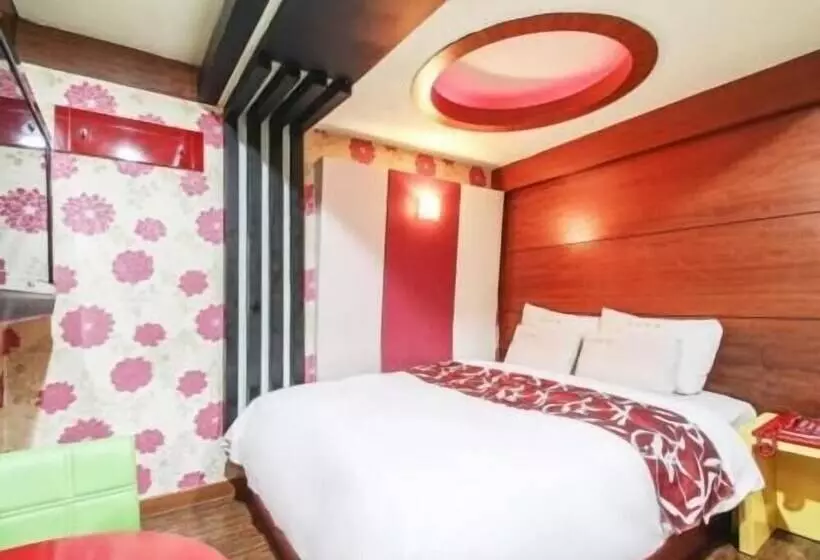 Couple Motel