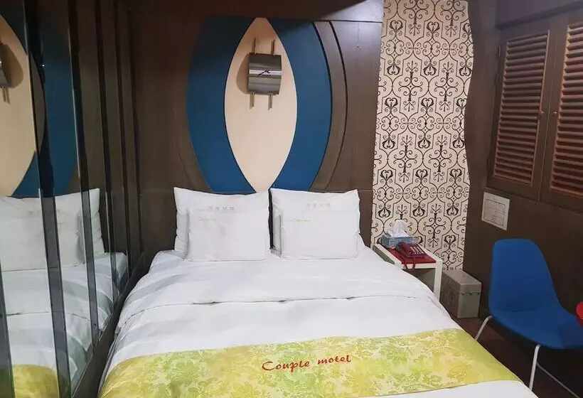 Couple Motel