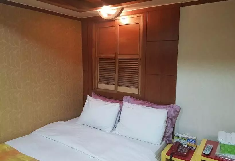 Couple Motel