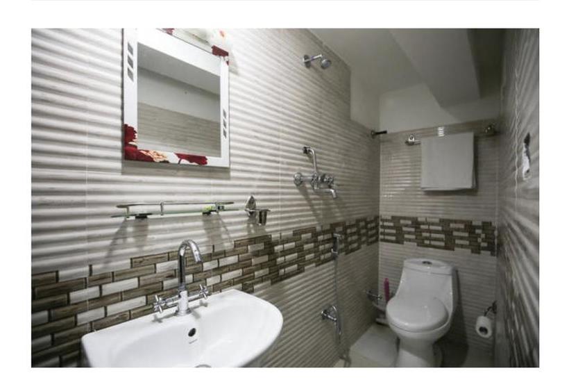 هتل De  Courtyard